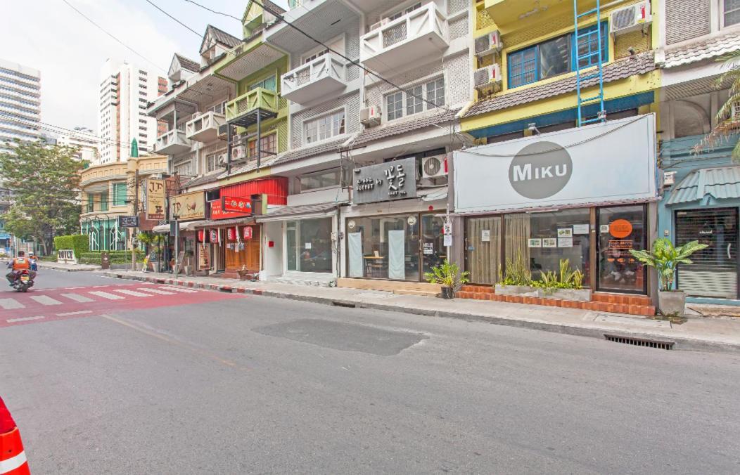 Miku Guesthouse Бангкок Екстер'єр фото