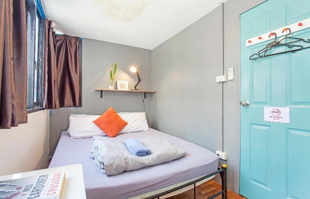 Miku Guesthouse Бангкок Екстер'єр фото