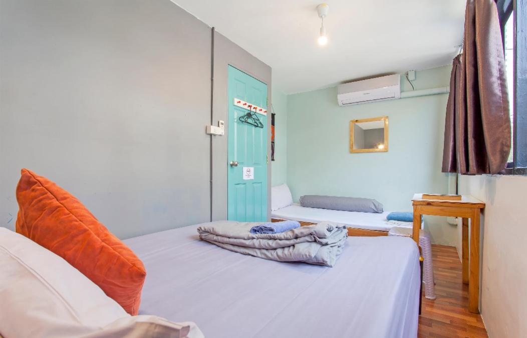 Miku Guesthouse Бангкок Екстер'єр фото