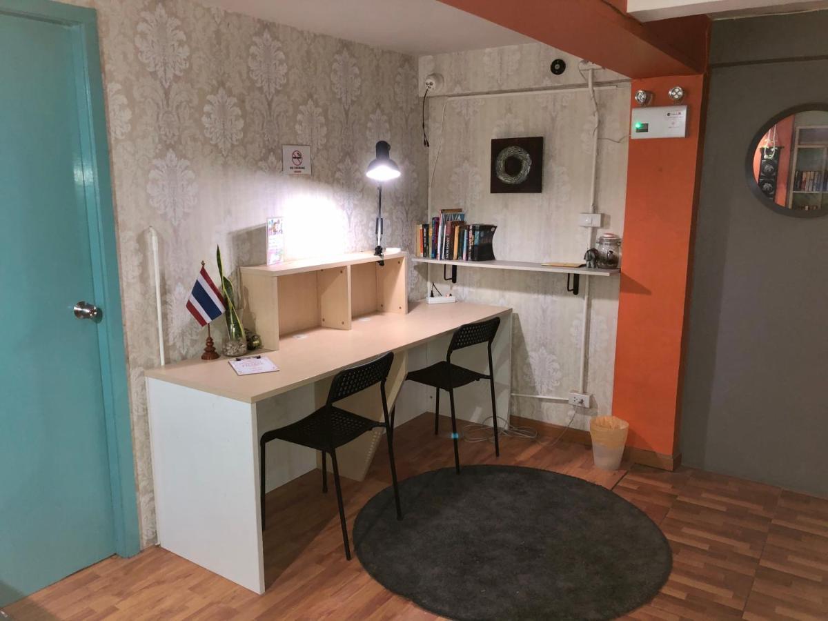 Miku Guesthouse Бангкок Екстер'єр фото