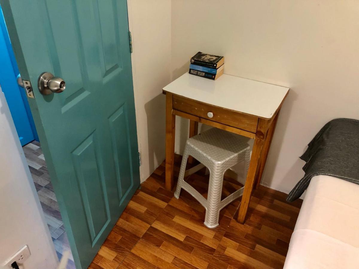 Miku Guesthouse Бангкок Екстер'єр фото