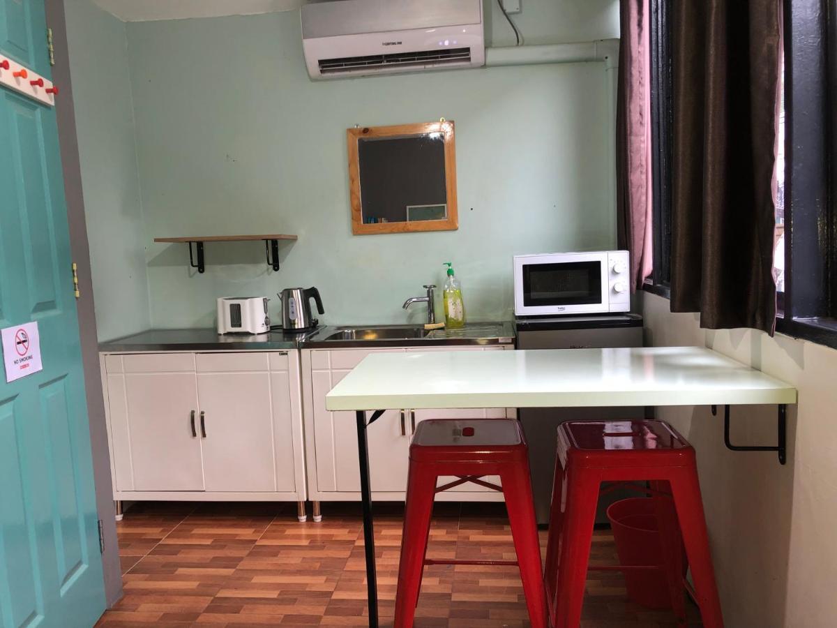 Miku Guesthouse Бангкок Екстер'єр фото