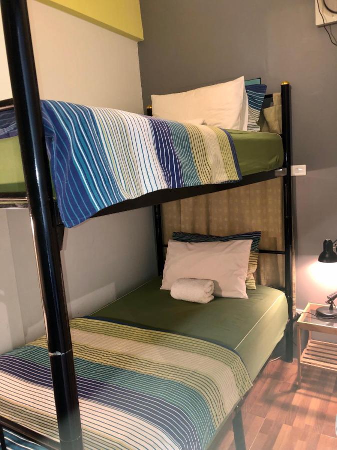 Miku Guesthouse Бангкок Екстер'єр фото