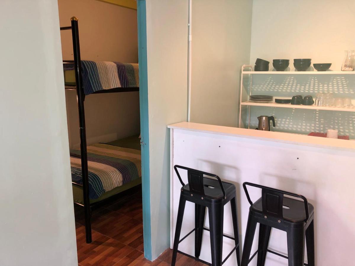Miku Guesthouse Бангкок Екстер'єр фото