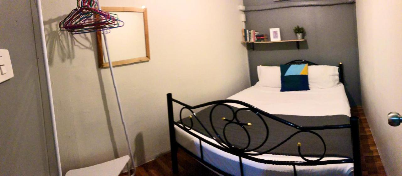 Miku Guesthouse Бангкок Екстер'єр фото