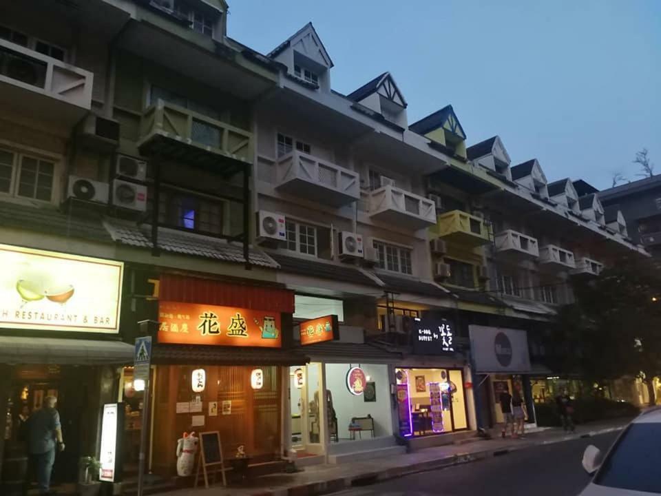 Miku Guesthouse Бангкок Екстер'єр фото