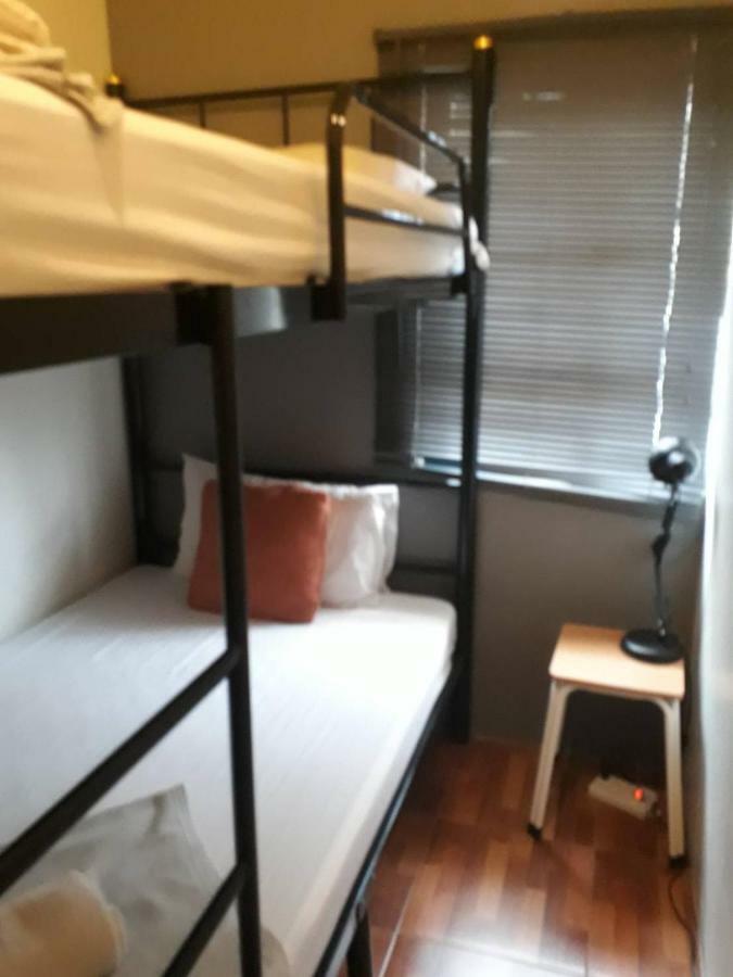 Miku Guesthouse Бангкок Екстер'єр фото