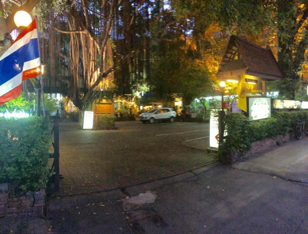 Miku Guesthouse Бангкок Екстер'єр фото
