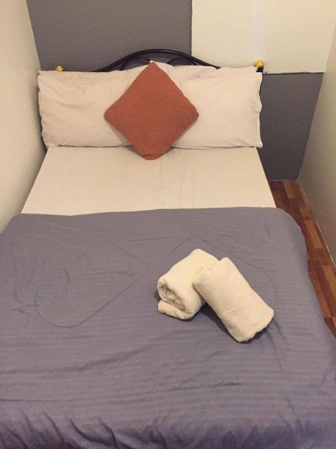 Miku Guesthouse Бангкок Екстер'єр фото